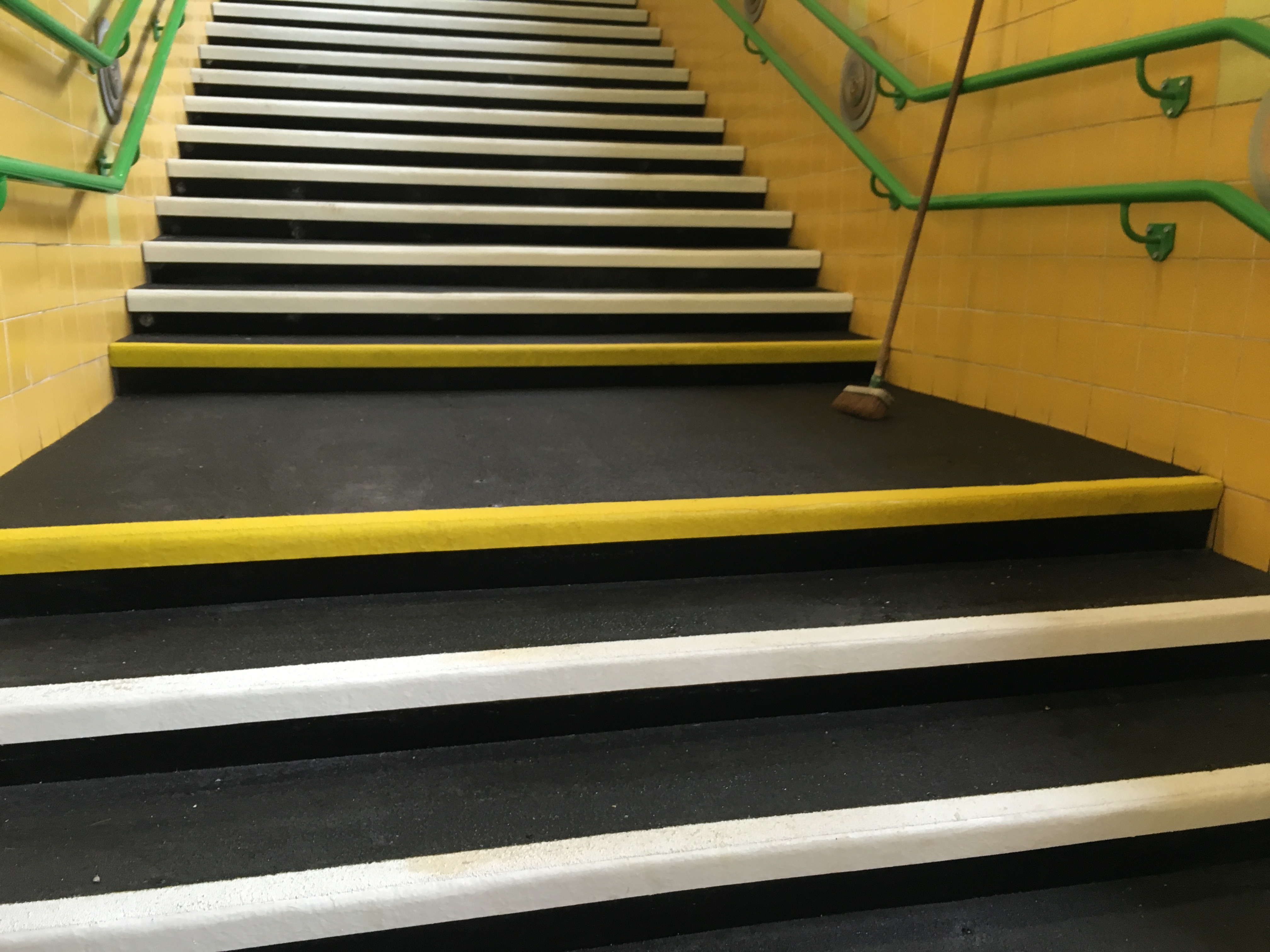 Heavy Duty Anti Slip GRP Stair Treads Slippery Staircase Solution